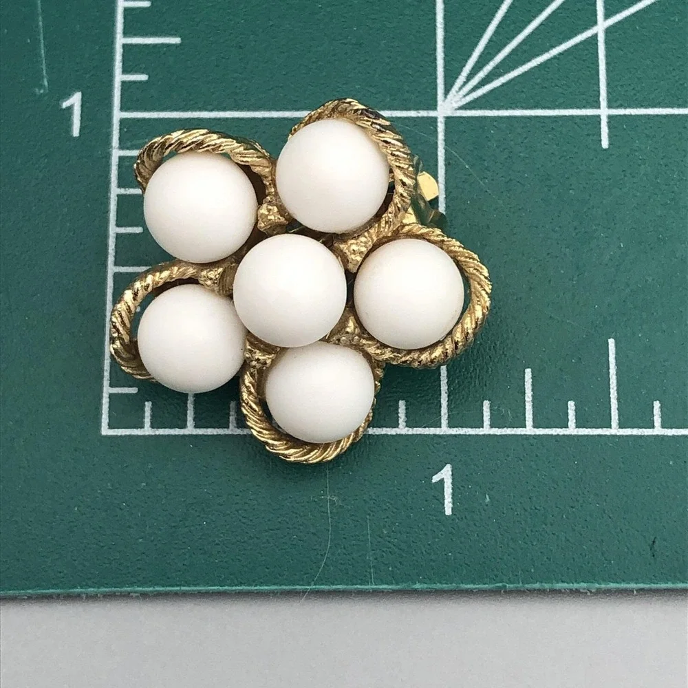 Vintage Crown Trifari Saturn White Milk Glass Gold Tone Brooch Pin Clip Earrings
